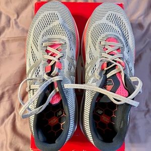 New Balance Fresh Foam sneakers size 9 1/2 EE.